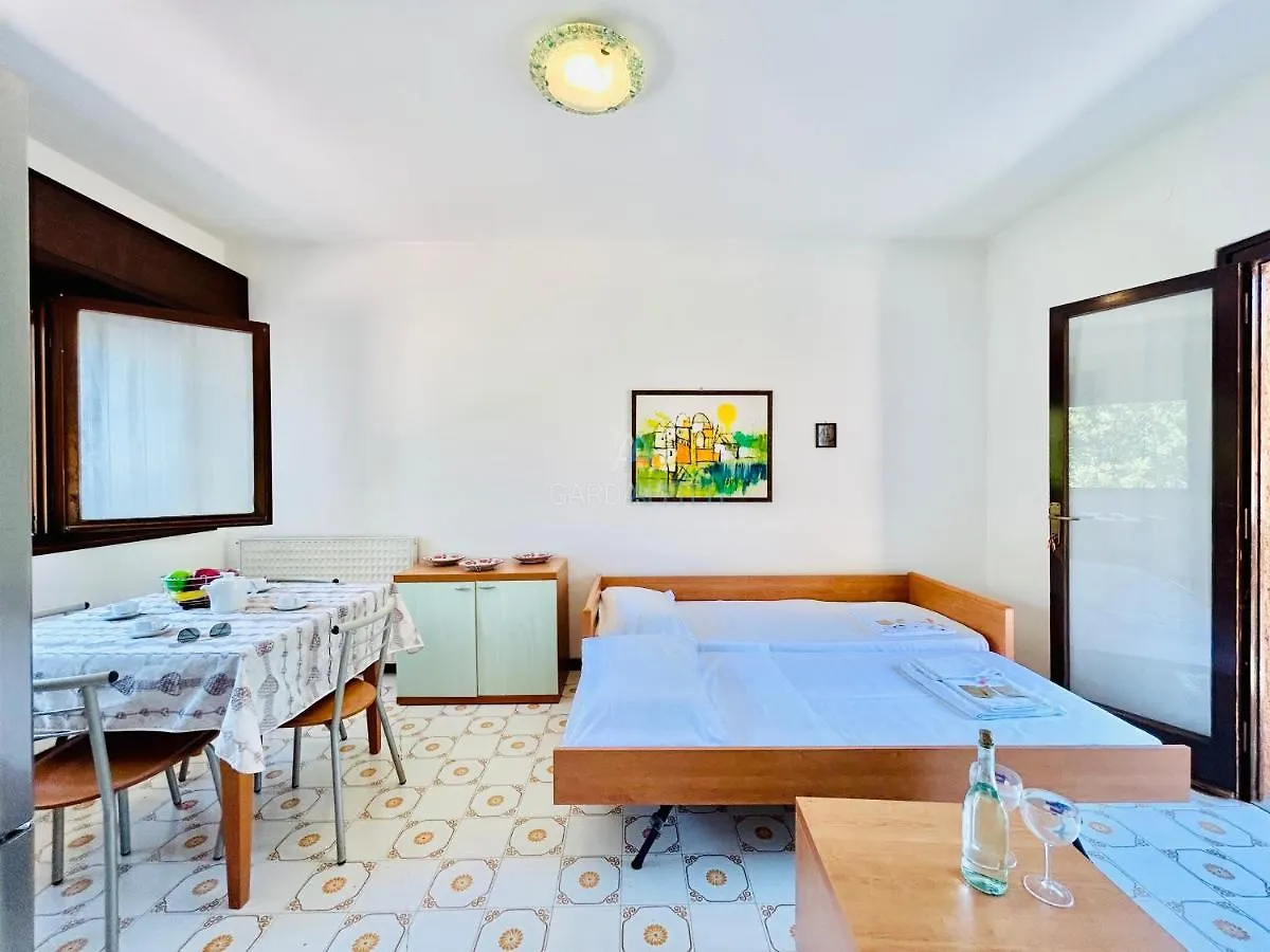Scylla Apt - 100 Metri Dal Lago Di Garda Sirmione Apartment