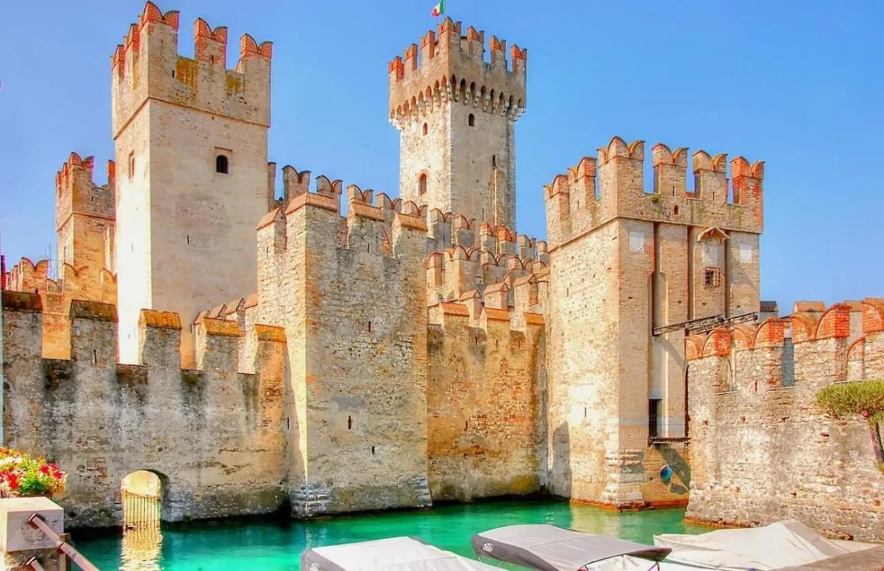 Apartment Scylla Apt - 100 Metri Dal Lago Di Garda Sirmione