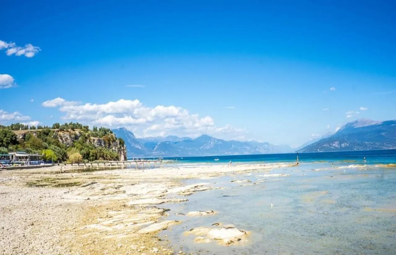 Scylla Apt - 100 Metri Dal Lago Di Garda Sirmione 0*,  Italy