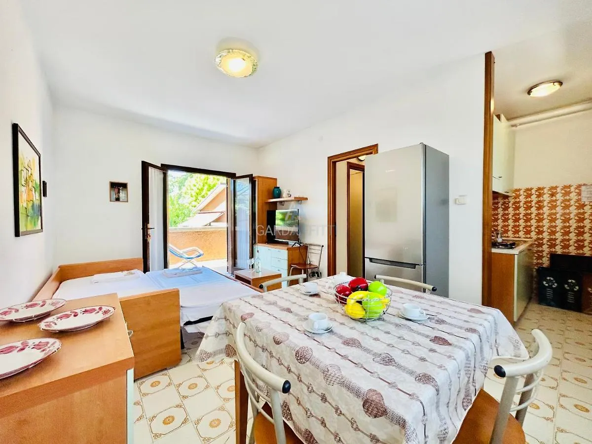 Apartment Scylla Apt - 100 Metri Dal Lago Di Garda Sirmione Italy