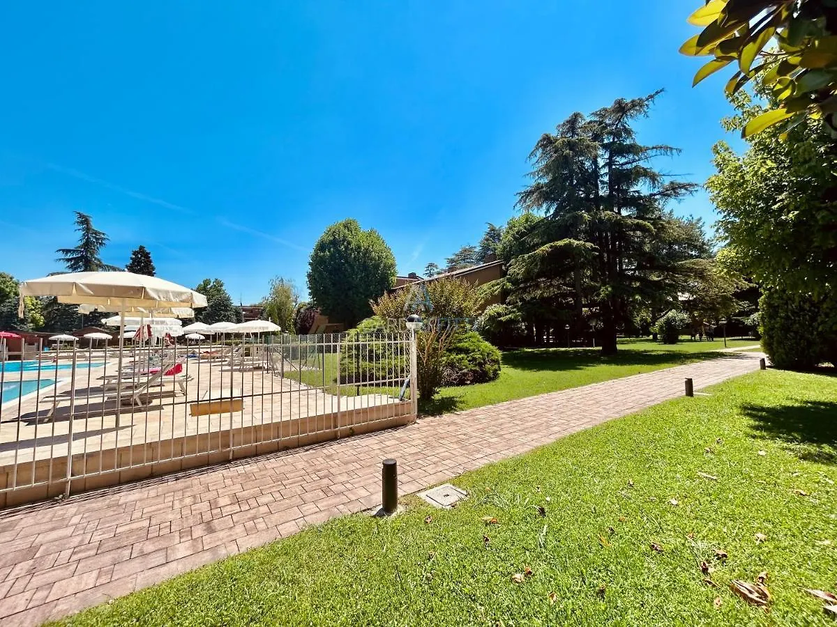 Apartment Scylla Apt - 100 Metri Dal Lago Di Garda Sirmione